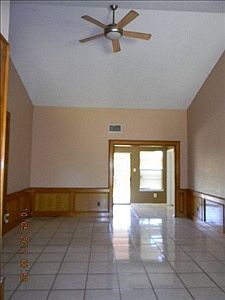 4th image of 1512 Oaks Pl
