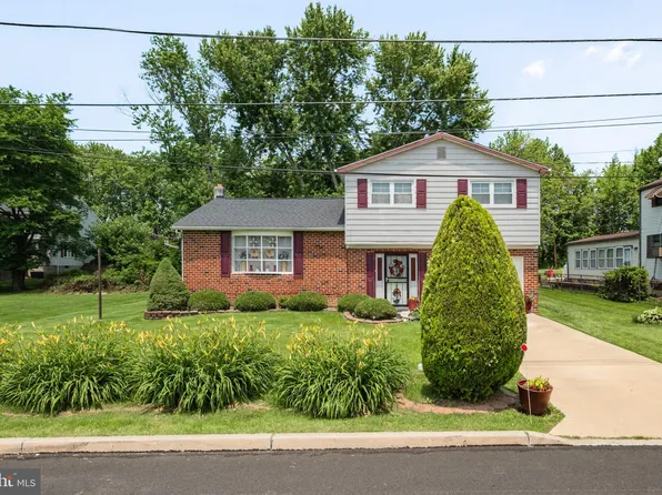 30 Belvue Ter, Aston, PA 19014