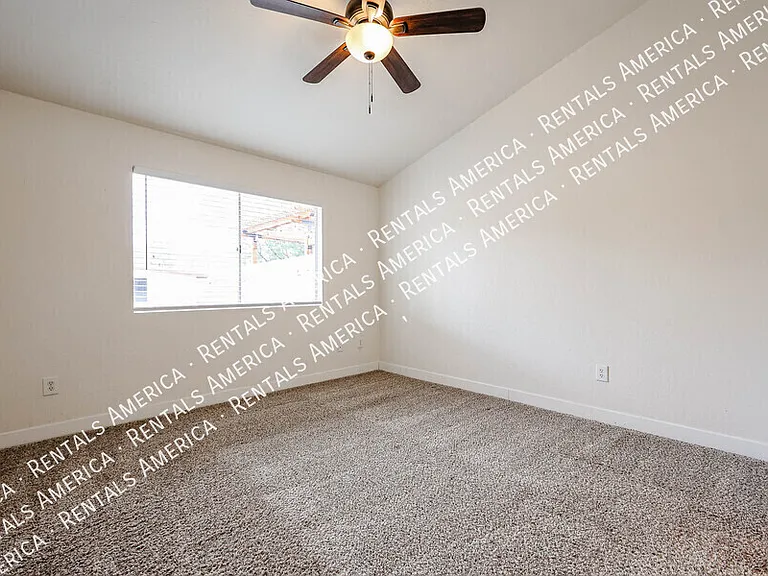 2842 E Irwin Ave — Photo 14