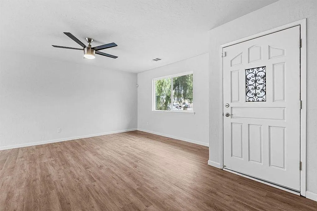 3 bed, 1028 sqft, $2,150 — Photo 3