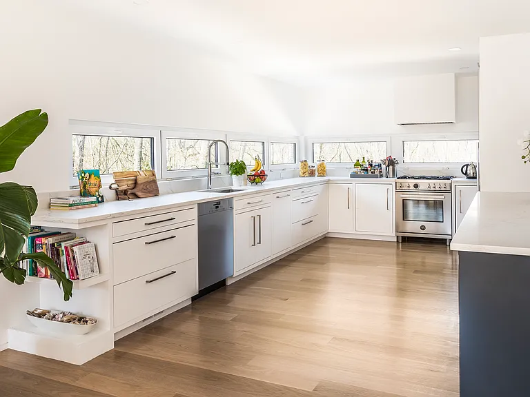 32 Island View Dr W — Photo 11