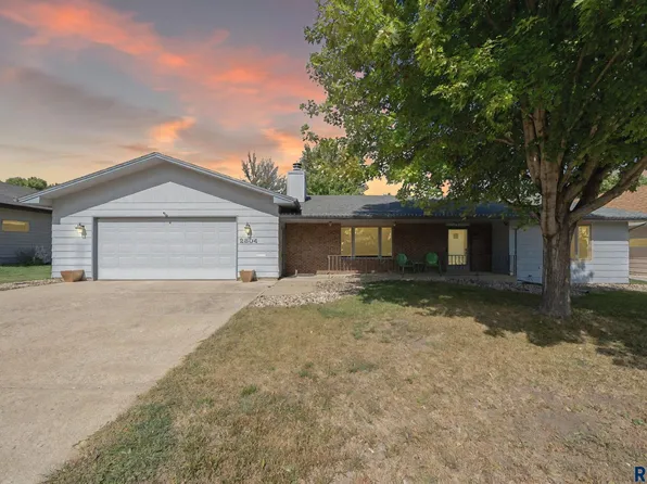 2804 E 52nd St, Sioux Falls, SD 57103