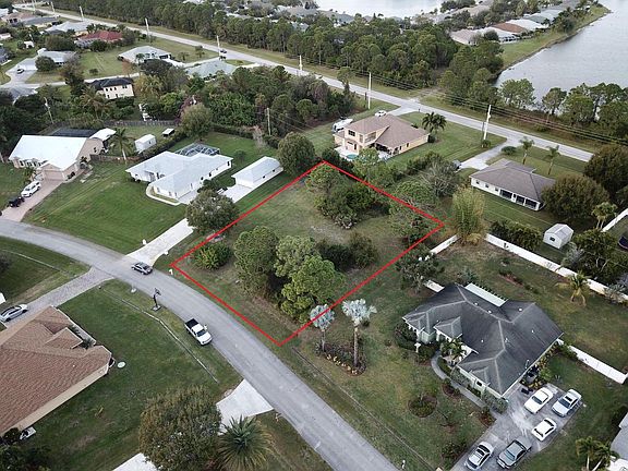 2nd image of 113 SW Sebring Cir