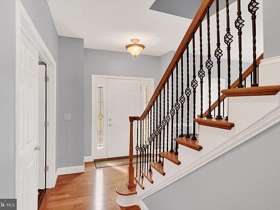 4th image of 480 Francis Dr