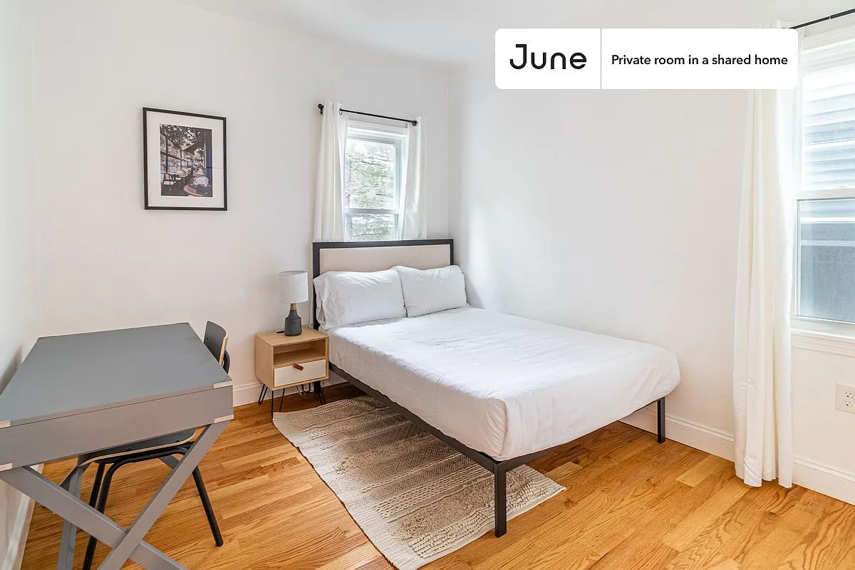 Full bedroom in 6 bed/2 bath home in Somerville #1379 C — Photo 1