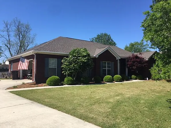 108 Lake Ln, Headland, AL 36345