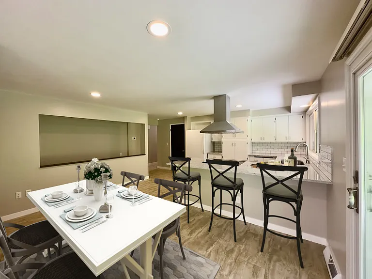 2840 W Weile Ave — Photo 2