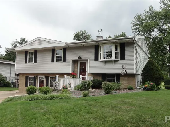 6031 N Rosemead Dr, Peoria, IL 61614