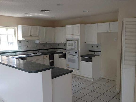 5th image of 16003 NW 83rd Ct