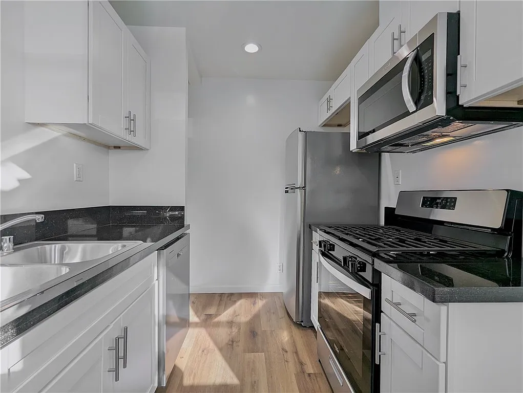 2 bed, 800 sqft, $2,495 — Photo 3