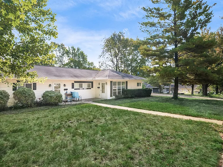 990 Kramer Ave — Photo 14