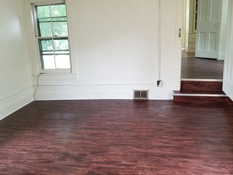 218 E Jackson St — Photo 14