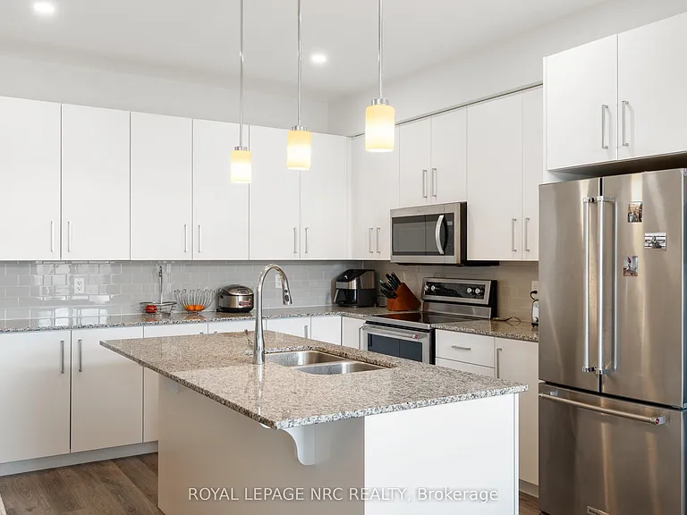 16 Paradise Grv — Photo 4