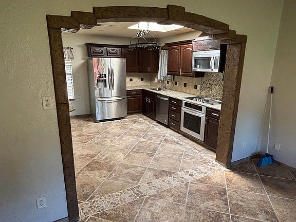 4th image of 123 Avenue M
