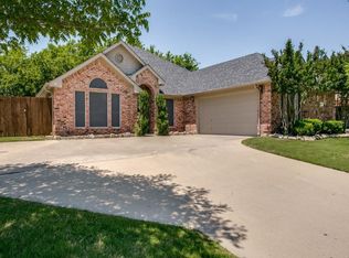 901 Willow Crest Dr, Midlothian, TX 76065