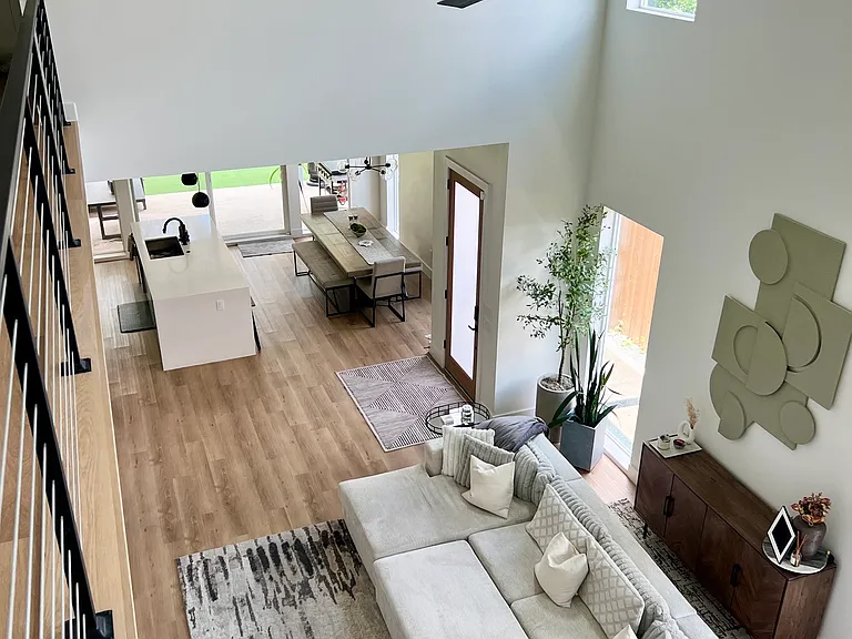2407 Crossman Ave — Photo 9