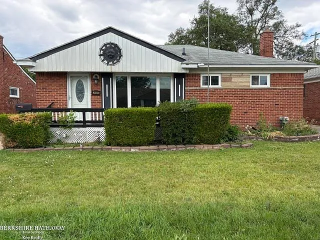 3 bed, 1.5 bath, 1900 sqft, $1,800 — Photo 1