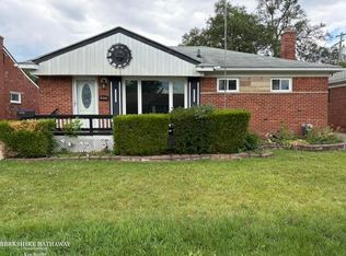 26125 Huntington St, Roseville, MI 48066