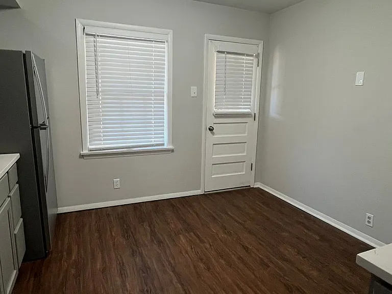 616 Broadmoor Dr — Photo 8