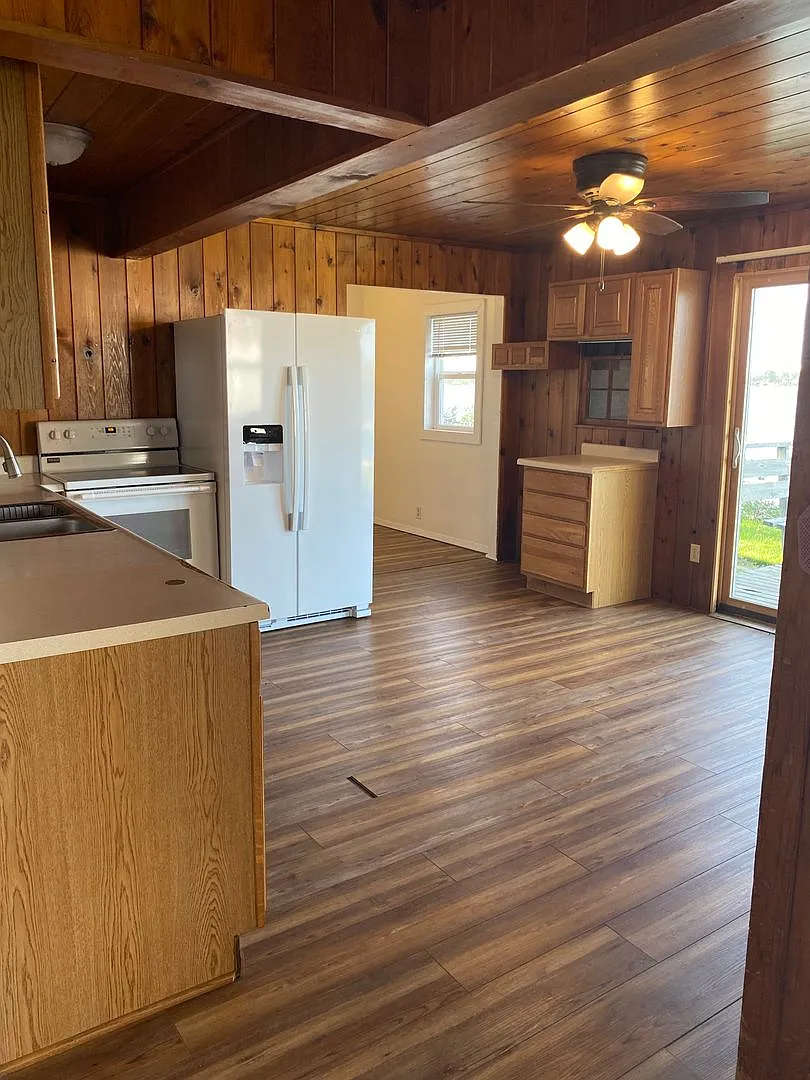 2 Bed 1 Bath Lake Rental — Photo 3
