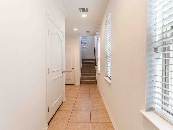 3rd image of 2326 Stutz Dr Unit 115