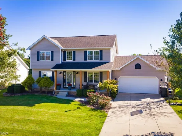 10465 Carrousel Woods Dr, New Middletown, OH 44442