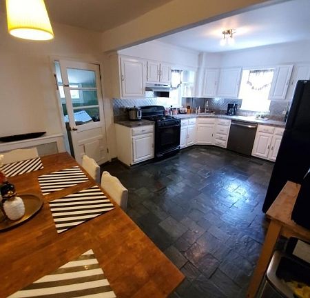 5th image of 61 Llewellyn Ave