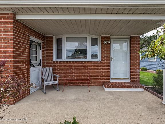 4th image of 190 Port Royal Dr