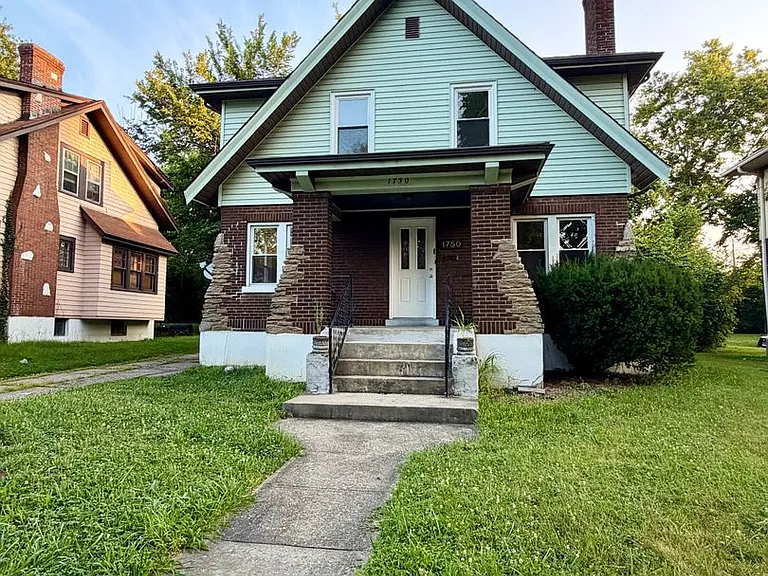 1750 Avonlea Ave — Photo 1