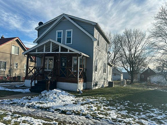 2nd image of 916 Ingersoll Pl