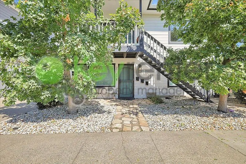 3 bed, 1.0 bath, 900 sqft, $2,500 — Photo 2