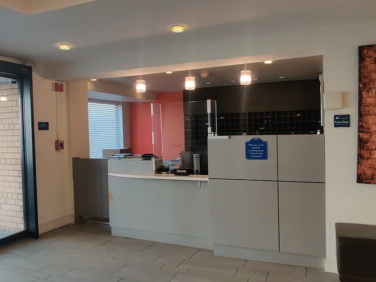 Front desk with 24/7 concierge