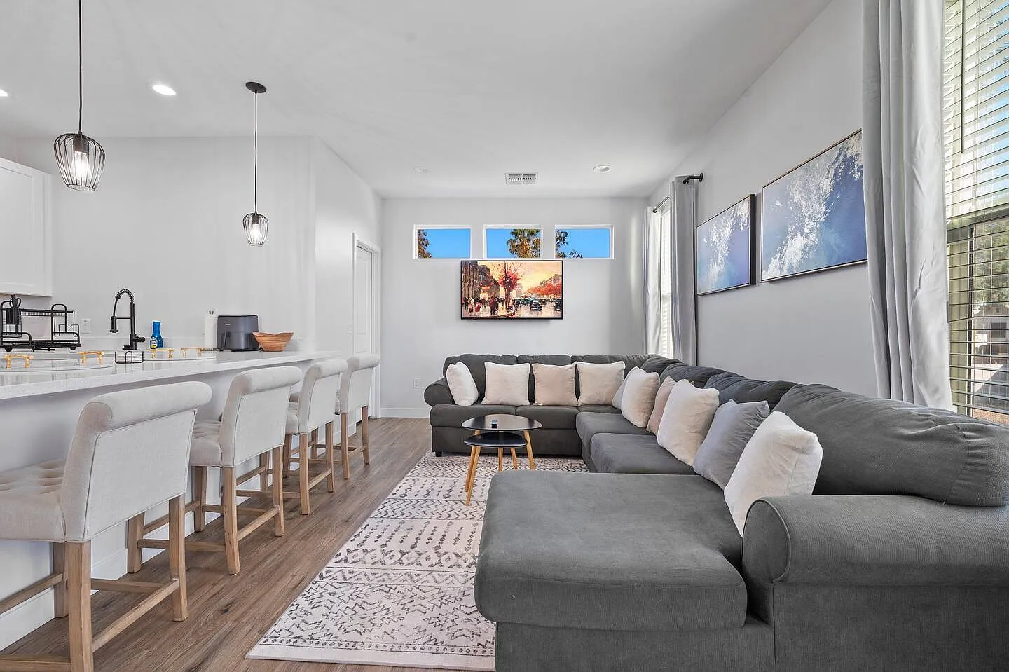 3 bed, 2340 sqft, $2,500 — Photo 1