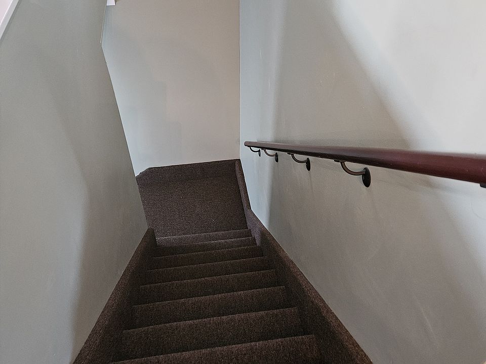 2ND FLOOR ENTRY