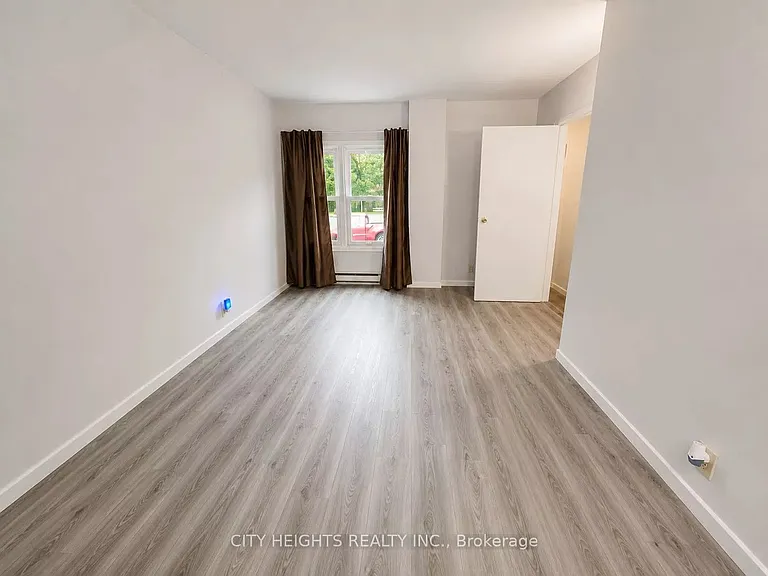 1102 Langlois Ave — Photo 8