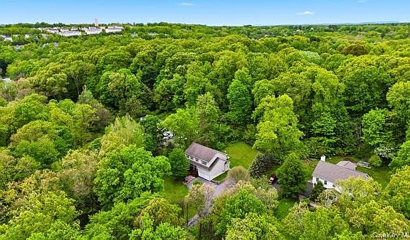 2nd image of 29 Hickory Hill Road