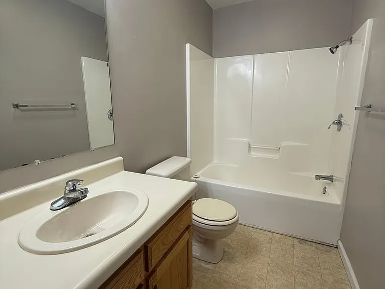 148 W Peach St — Photo 21