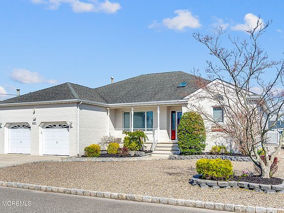 4th image of 601 N End Avenue