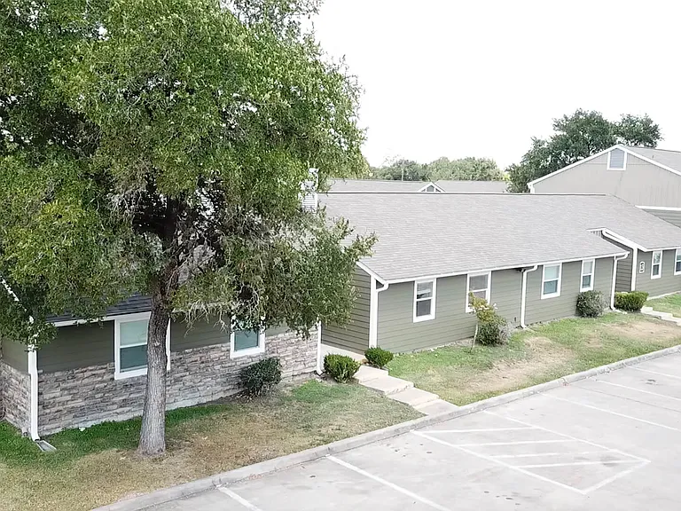 Mosswood Apartments — Photo 25