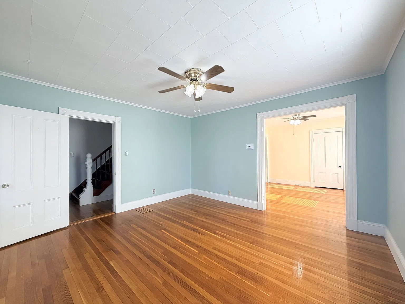 3 bed, 2.0 bath, 1155 sqft, $2,900 — Photo 2
