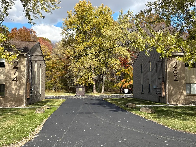 262-274, driveway entrance