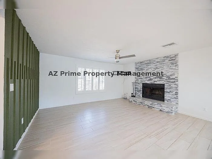 17601 N 18th Dr — Photo 5