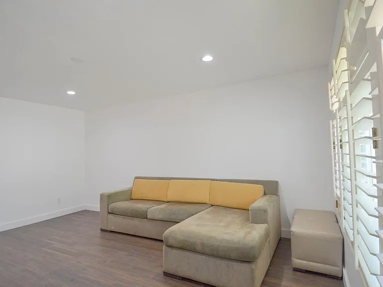 1321 Astoria Dr — Photo 17