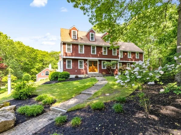 99 Lazell St, Hingham, MA 02043