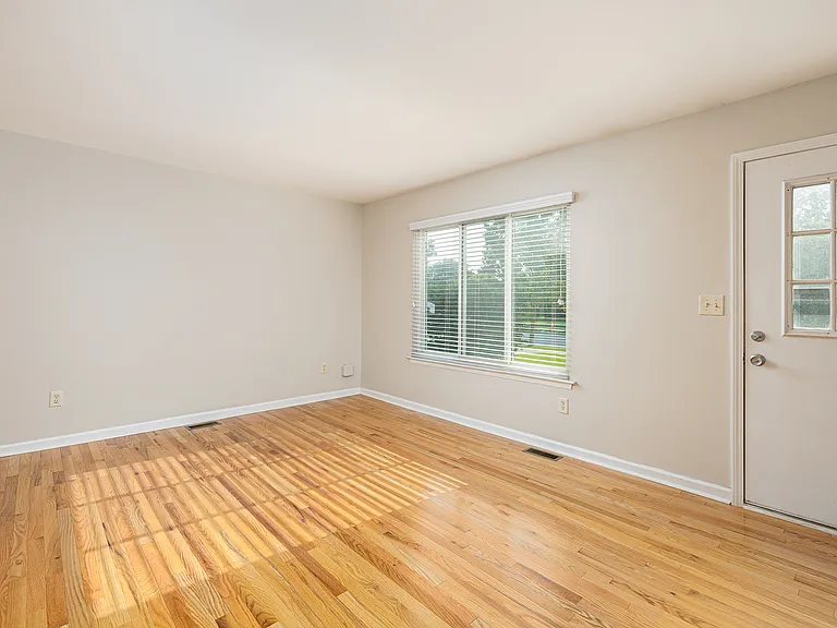 251 Sheffield Dr — Photo 15