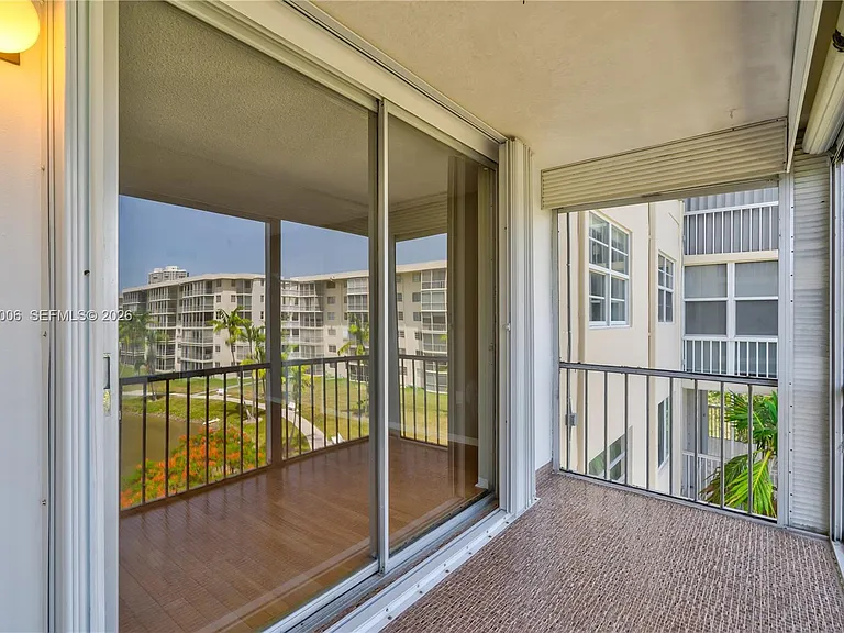2851 Leonard Dr #J402 — Photo 15