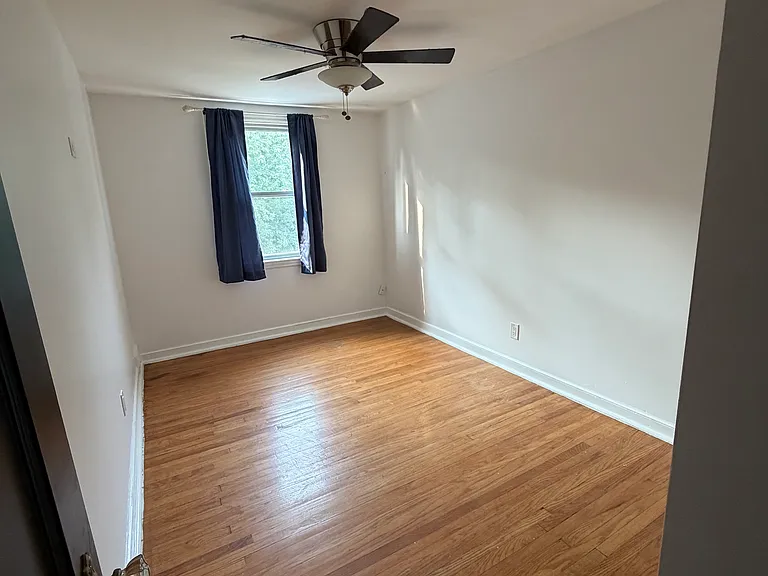 144 S Academy Ave — Photo 12