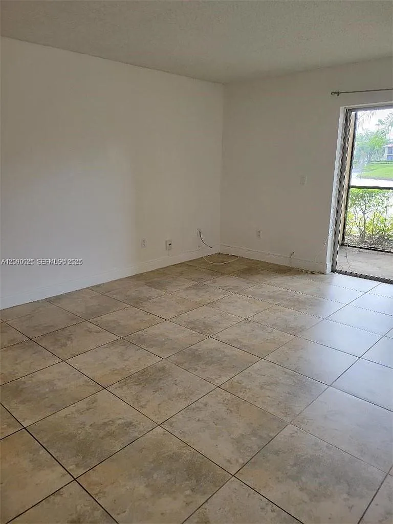 Royal Poinciana Condo — Photo 3