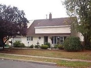 58 Idolstone Rd, Levittown, PA 19057