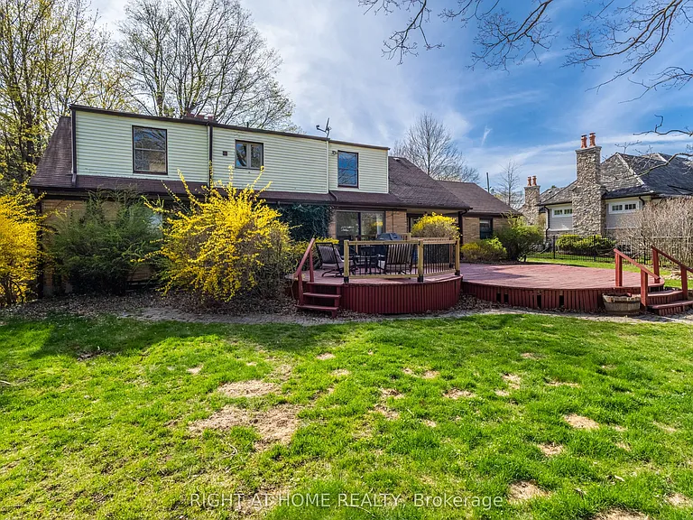 67 Saint Margarets Rd — Photo 37